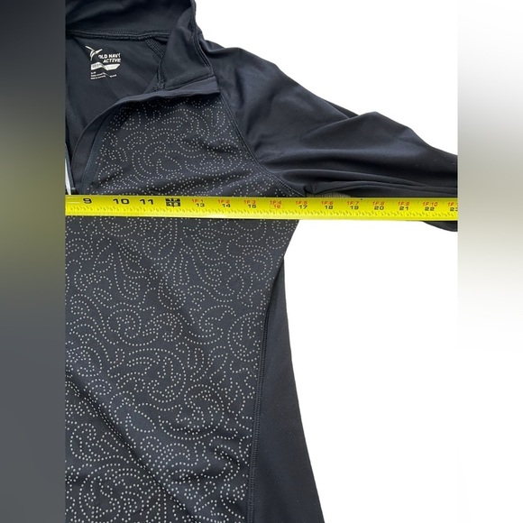 Old Navy active quarter zip pullover, black small petite - Picture 6 of 7